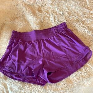 Lululemon Hotty Hot High Rise 2.5” Shorts size 10